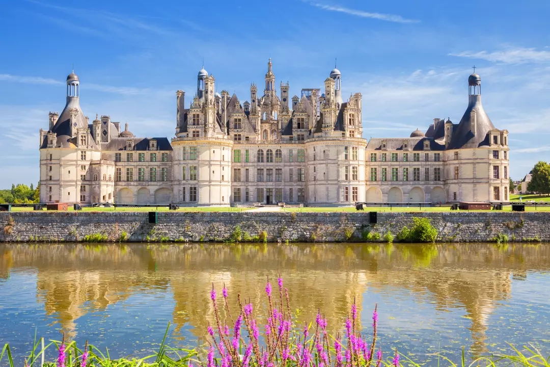 Замки Франции: Путешествие сквозь эпохи и легенды средневековой архитектуры